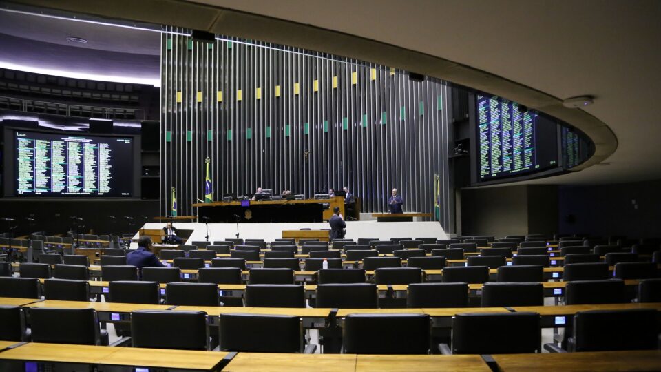 a-falsa-reforma:-nova-distribuicao-de-deputados-distorce-a-representacao-popular