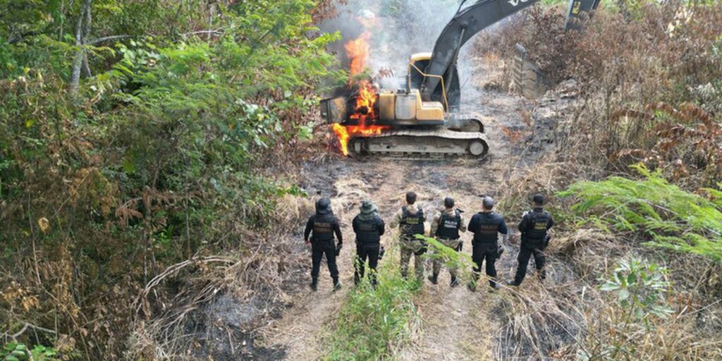 operacao-ja-destruiu-16-dragas-e-8-embarcacoes-de-garimpo-ilegal-no-am