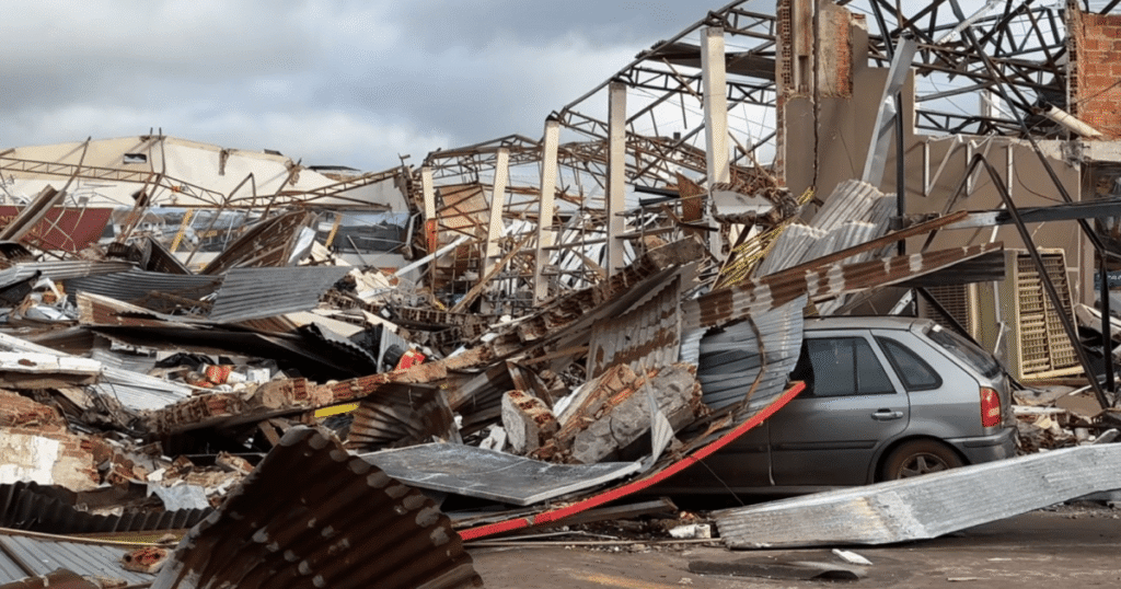 tornado-no-parana-deixa-mais-de-r$-114-milhoes-em-prejuizo