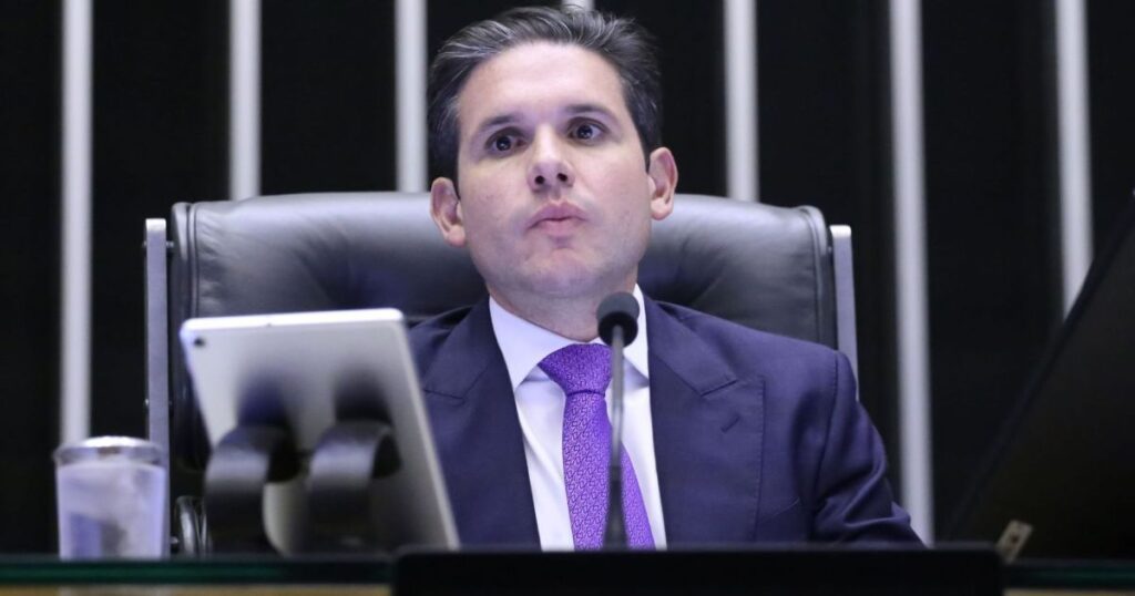 “precisamos-virar-a-pagina”,-diz-hugo-apos-camara-aprovar-dosimetria