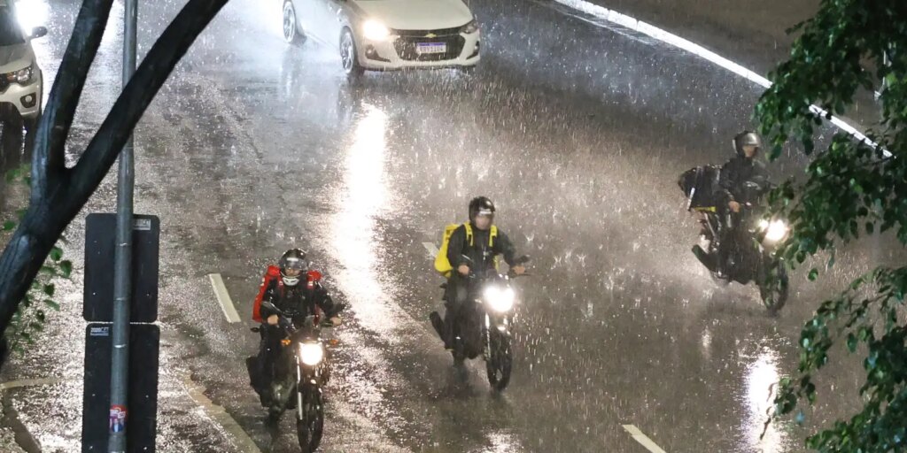 inmet-emite-alertas-de-chuvas-intensas,-com-grau-de-perigo-elevado