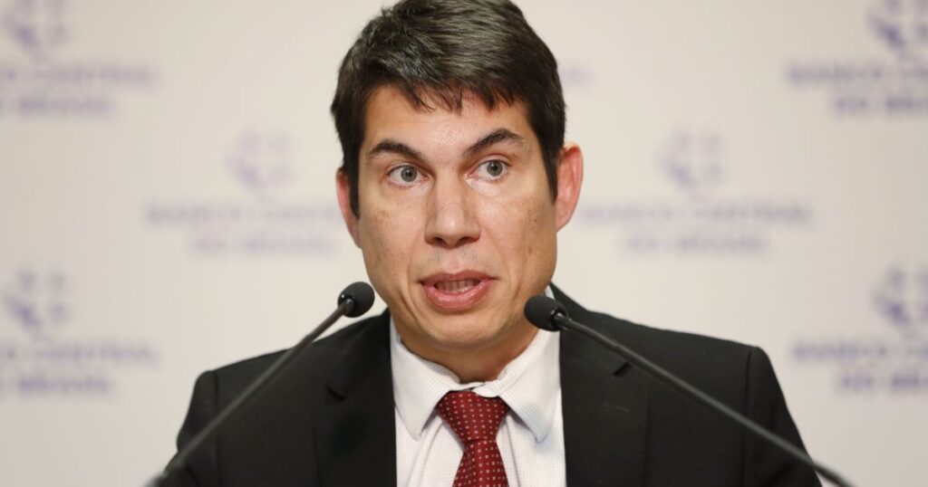 ex-chefe-de-regulacao-do-bc-recebeu-r$-3-milhoes-do-master,-aponta-receita